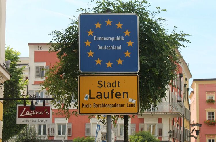 1laufengrenzschidortsschild