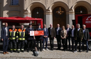 Spendenübergabe Feuerwehr Spendenübergabe Feuerwehr
