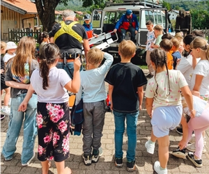 Bergwacht zu Besuch in Grundschule Unterwössen Bergwacht zu Besuch in Grundschule Unterwössen