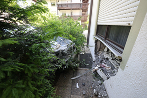 Unfall Auto Hausmauer Unfall Auto Hausmauer