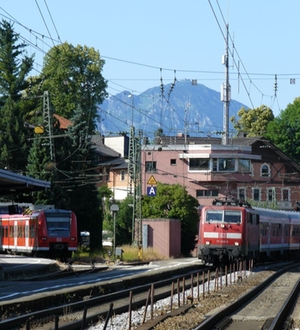 Traunstein_Bahnhof_Barriere