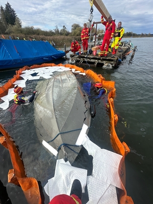 Bergungsaktion Motorboot Bergungsaktion Motorboot