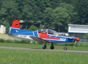 Eine zivile Maschine bei der Luftschutzübung Eine zivile Maschine bei der Luftschutzübung