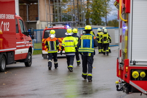© FDL/Benje Großübung Feuerwehr Chieming Industriegebäude © FDL/Benje Großübung Feuerwehr Chieming Industriegebäude
