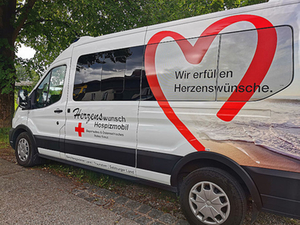 Herzenswunsch Hospizmobil des Roten Kreuzes unterwegs