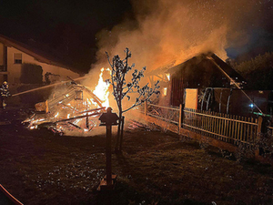 Brand zweier Gartenhütten in Feldkirchen