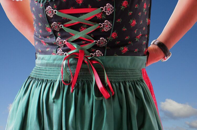 Dirndl 720389 1280