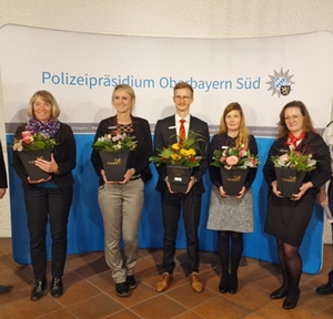 Polizei-Ehrung Sparkassen-Mitarbeiter Polizei-Ehrung Sparkassen-Mitarbeiter