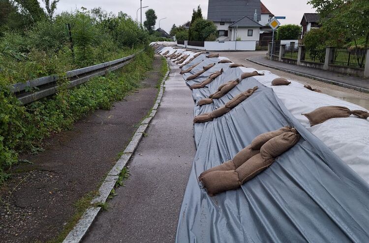 Ein Zusaetzlicher Schutzwall