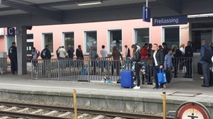 fluechtlinge-bahnhof-frlg-2 fluechtlinge-bahnhof-frlg-2
