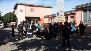 fluechtlinge-bhf-freilassing-150915.jpg fluechtlinge-bhf-freilassing-150915.jpg