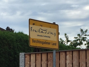 Ortsschilder arabisch Freilassing Ortsschilder arabisch Freilassing