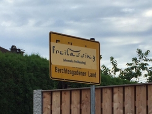 Ortsschilder arabisch Freilassing