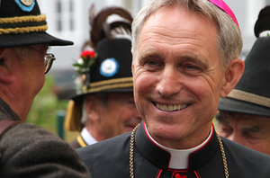 Erzbischof Georg Gänswein wird Ehrenmitglied der Traunsteiner Gebirgsschützen