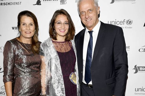 Gut Ising Unicef Peter Ramsauerm Mit Frau Susanne Und Tochter Gabriela 1