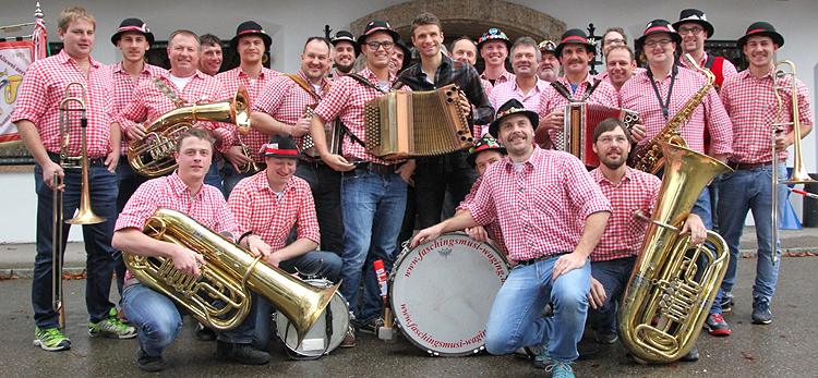 Thomas Müller besucht den FC Bayern Fanclub Waging