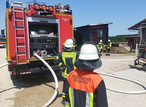 Feuerwehreinsatz Holzhütte Feuerwehreinsatz Holzhütte