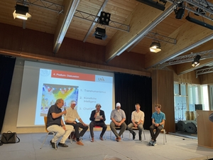 Die Teilnehmer der Podiumsdiskussion Die Teilnehmer der Podiumsdiskussion