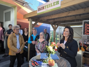 Ernährungsministerin Michaela Kaniber bei der Eröffnung des neuen Fairteilers Ernährungsministerin Michaela Kaniber bei der Eröffnung des neuen Fairteilers