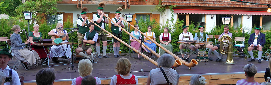 Alphornblasen, a G´sang und a Musi, auf der Kastensteinerwand Bischofswiesen August 2022 Alphornblasen, a G´sang und a Musi, auf der Kastensteinerwand Bischofswiesen August 2022