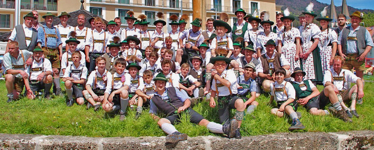 Maibaumaufstellen 2017 in Berchtesgaden