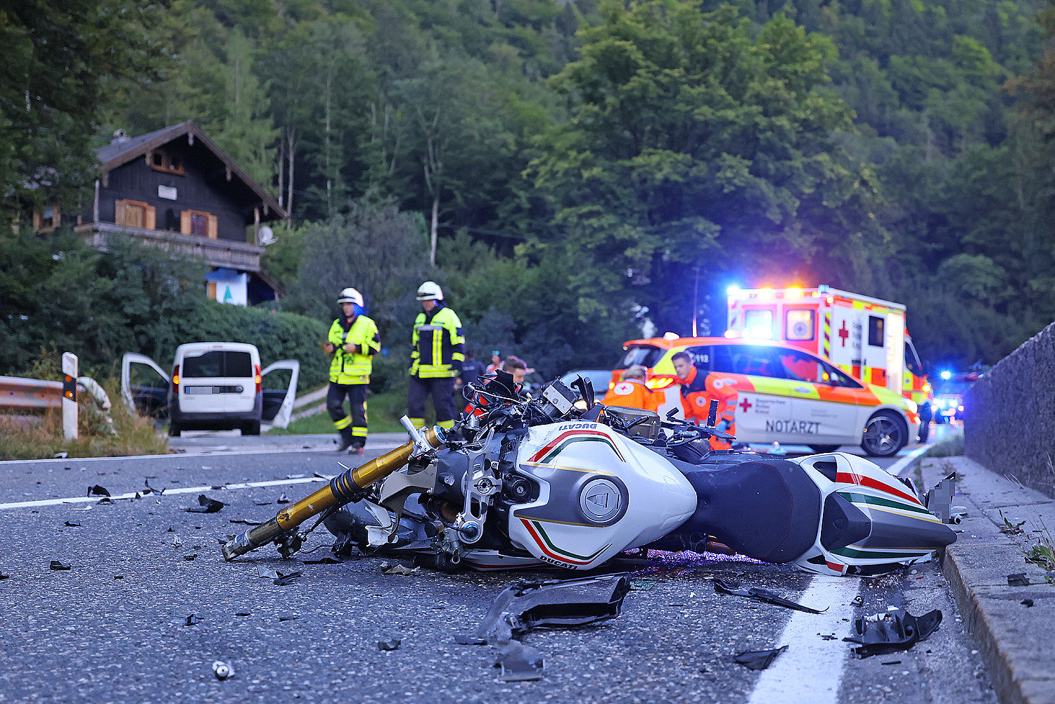 Motorradfahrer nach schwerem Unfall verstorben