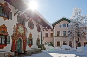 ruhpolding-rathaus-und-alte-schule ruhpolding-rathaus-und-alte-schule
