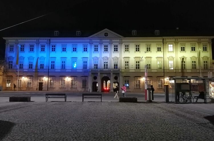 Schloss Blau Gelb 2