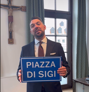 Am ersten April ist der Papst-Benedikt-Platz in "Piazza die Siggi" umbenannt worden