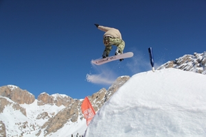 Snowboarder Sprung Snowboarder Sprung