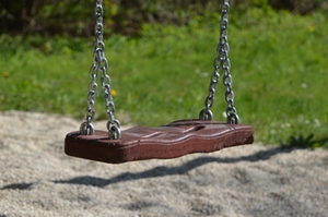 spielplatz-schaukel-symbolbild