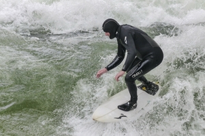 Surfen_Welle_Saalachwelle_Symbolbild