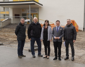 Vorplatz Mittelschule Traunreut