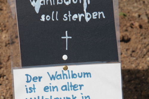 Wahlbaum Protestschild