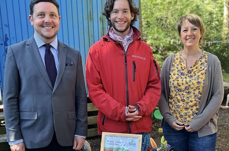 Waldkaefer Kindergarten Erhaelt Zertifizierung