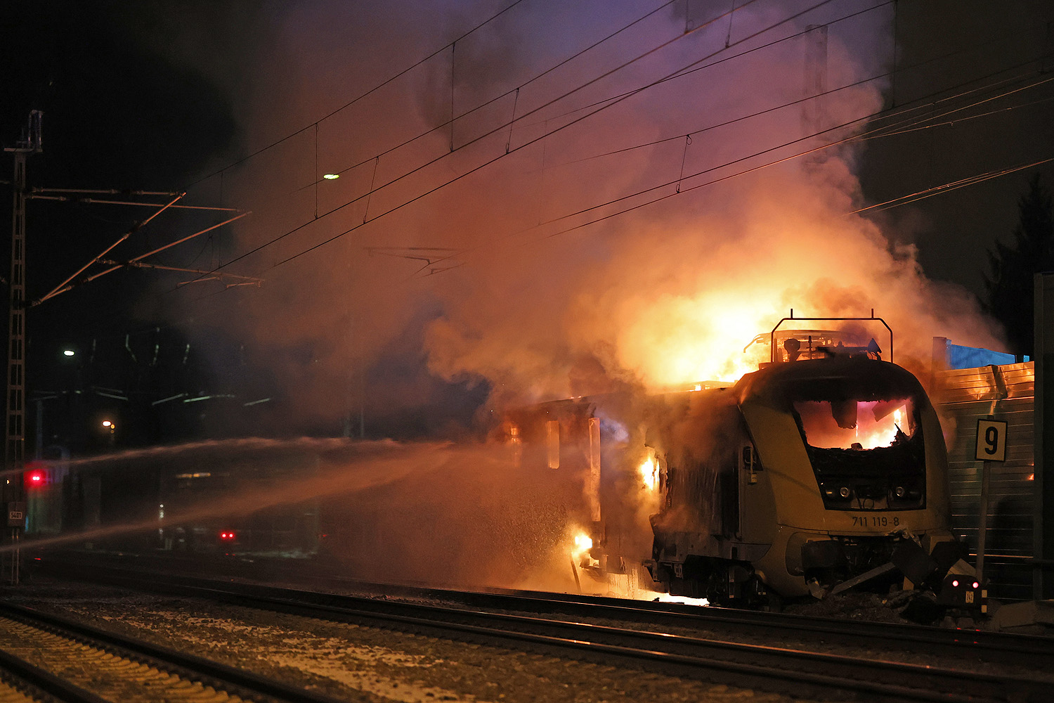 Mehr als 300.000  Euro Schaden durch Zugbrand